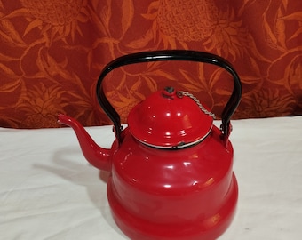 Vintage: kettle in red enamelled sheet metal - teapot