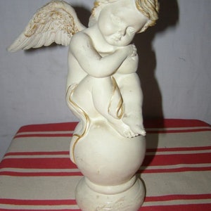 Vintage sculpture: Angel resin statuette