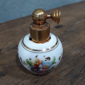 Vintage: small porcelain perfume spray