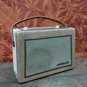 old Vinix transistor radio