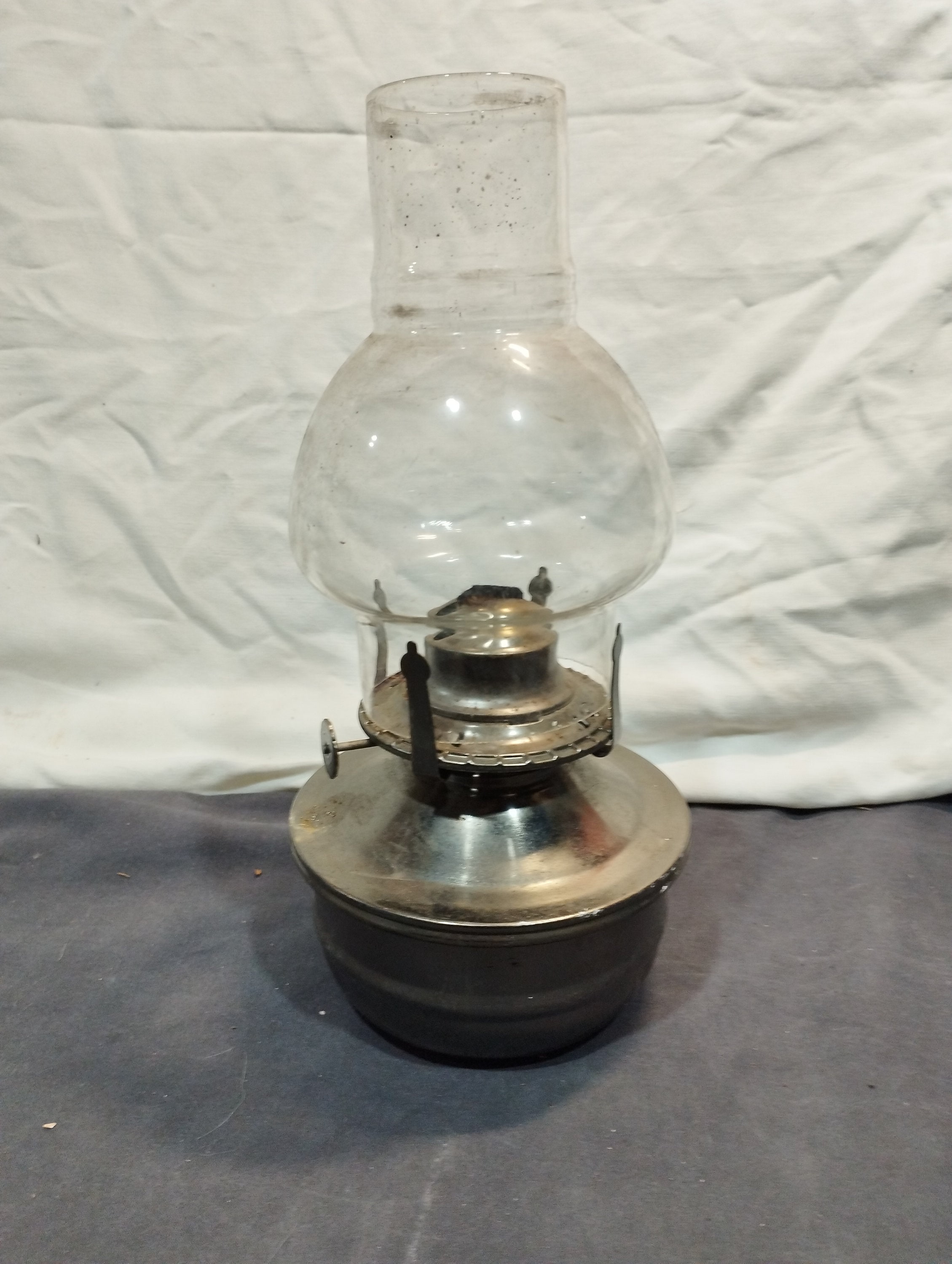 Lampe à Pétrole Céramique Fraise – Laiton, Fabrication Française, Vintage