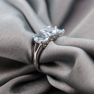 Three Stone Engagement Ring, Oval Shaped Trilogy Ring, Triple Blue Topaz Ring 925 Sterling Silver, Promise Ring for Her, Women Wedding Ring