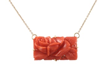 Collier pendentif sculpté naturel rare de fleurs rectangulaires japonaises en corail en or jaune massif 18 carats, pierres précieuses orientales, bijoux vintage en corail