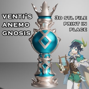 Op de afbeelding: Een 3D-geprint model van Venti's Anemo Gnosis uit het videospel Genshin Impact. Het model is een zilveren en blauwe kroon met een grote blauwe bol in het midden. De tekst "3D STL FILE PRINT IN PLACE" is zichtbaar in de afbeelding.