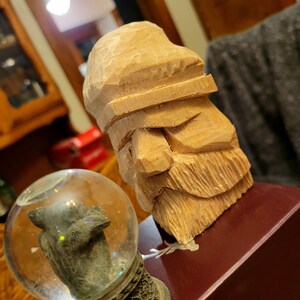 Asistente de balsa tallado a mano personalizado de 4 "
