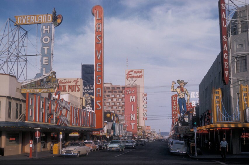 DD444 8X10 PHOTO NEVADA 1950s VINTAGE PHOTO OF FREMONT STREET IN LAS VEGAS DD444 8X10 PHOTO NEVADA 1950s VINTAGE PHOTO OF FREMONT STREET IN LAS VEGAS