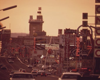 DD444 8X10 PHOTO NEVADA 1950s VINTAGE PHOTO OF FREMONT STREET IN LAS VEGAS DD444 8X10 PHOTO NEVADA 1950s VINTAGE PHOTO OF FREMONT STREET IN LAS VEGAS