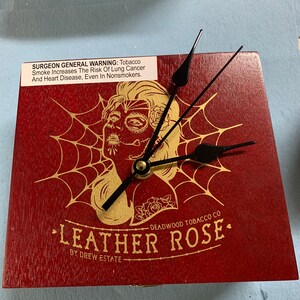 Relógio de caixa de charuto rosa de couro