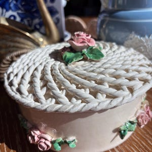 Italian Porcelain Trinket Box. Woven Rope Porcelain style trinket box. Round Trinket Box. Round Porcelain Jewelry Box. Trinket Box with Rose