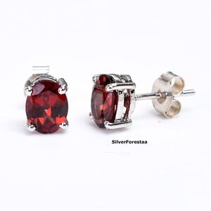 Clous d'oreilles en grenat naturel - Clous d'oreilles en argent sterling 925 - Pierre de naissance de janvier - Cadeau de Noël pour elle - Bijoux de naissance.