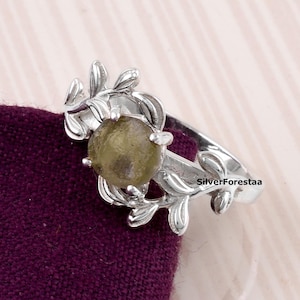 Sterlingzilveren ring met Moldaviet blad: handgemaakte edelsteensieraden
