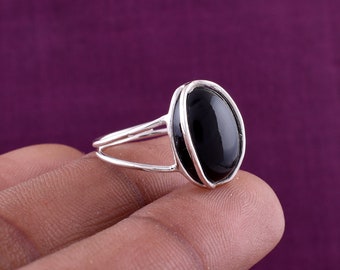 Bague en onyx noir enveloppé de fil, bague de créateur, bague avec pierres précieuses, bague en argent sterling, bijoux bohèmes, bague faite main, bijoux en onyx noir.