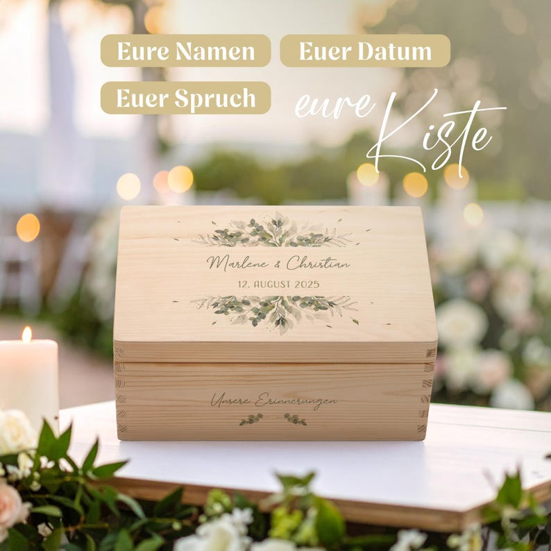 AMARI Erinnerungskiste Hochzeit Pflanzenwelt von vorn mit Deckel- und Frontdruck, dazu die Hinweise „Eure Namen“, „Euer Datum“ und „Euer Spruch“.