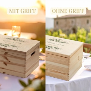 AMARI Erinnerungskiste Hochzeit Pflanzenwelt: zwei Holzkisten im Vergleich, links mit Griffmulde, rechts ohne Griff.