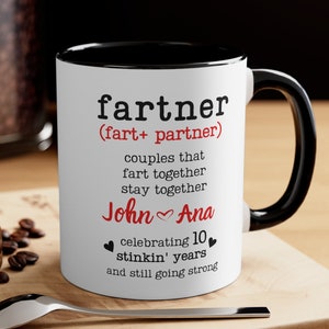 Divertida taza personalizada del décimo aniversario para parejas. Regalo de décimo aniversario para novio, esposo, esposa y novia.