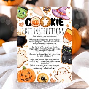 以下が含まれることがあります： 「COOKIE KIT INSTRUCTIONS」の文字が入ったハロウィーンをテーマにした説明書。フランケンシュタインのクッキー、カボチャのクッキー、黒猫など、ハロウィーンのクッキーのイラストが特徴です。