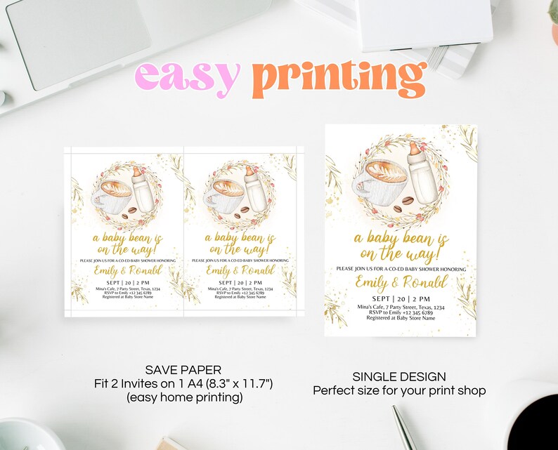 K&ouml;nnte beinhalten: Zwei druckbare Babyparty-Einladungen mit einem gold-wei&szlig;en Design, das eine Tasse Kaffee, eine Babyflasche und den Text "a baby bean is on the way!" zeigt. Die Einladungen sind f&uuml;r eine gemischte Babyparty zu Ehren von Emily & Ronald. Datum und Uhrzeit der Party sind als 20. September um 14:00 Uhr angegeben. Der Ort ist als Mieu's Cafe, 7 Party Street, Texas, 1234 angegeben. Die RSVP-Informationen sind als Emily +123456789 angegeben. Die Registrierungsinformationen sind als Baby Store Name angegeben.