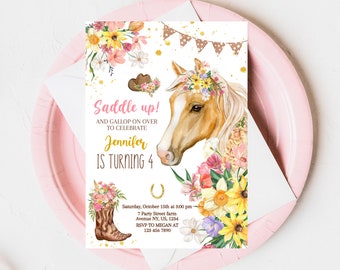 Plantilla editable de invitación de cumpleaños de caballo floral, invitación de silla de montar para niña, invitación de caballo de fiesta de vaquera, invitación de cumpleaños de granja floral rosa