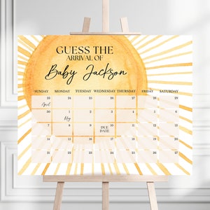 Könnte beinhalten: Ein gelbes und weißes Sonnenstrahlendesign mit einem überlagerten Kalender. Der Kalender ist für die Monate April und Mai. Der Text "Erraten Sie die Ankunft von Baby Jackson" befindet sich oben auf dem Kalender.