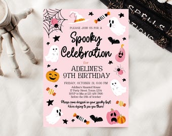 Puede incluir: Invitación rosa con un tema espeluznante para una fiesta de cumpleaños número 9. La invitación presenta fantasmas, calabazas, dulces y murciélagos. El texto dice "Spooky Celebration for Adeline's 9th Birthday".
