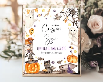 Op de afbeelding: Een ingelijst Halloween-bord met aquarel illustraties van geesten, vleermuizen, pompoenen en een zwarte kat. Het bord leest "Custom Sign" en "Duplicate and Create Multiple Signs" in elegant script en paarse tekst.