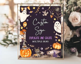 Op de afbeelding: Een ingelijste Halloween-bord met een donkerpaarse achtergrond. Het bord bevat aquarel illustraties van geesten, een pompoen, een zwarte kat en vleermuizen. De tekst "Custom Sign" en "Duplicate and Create Multiple Signs" is in witte letters geschreven.