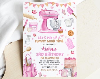 Puede incluir: Invitación de cumpleaños rosa y blanca con una batidora de pie rosa, un cupcake, una galleta y otros utensilios de repostería. El texto dice "Let's mix up a yummy good time to celebrate Aisha's 3rd Birthday. Mix together on Friday, September 22, 3:00 in the afternoon, The Miller Residence. RSVP 229-2934-391. Bring your apron."