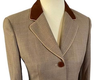 Vintage Equestrian Hunt Coat: Women&#39;s English Riding Jacket with Velvet Collar