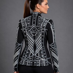 Chaqueta de estilo western negra con pedrería plateada, abrigo para competiciones ecuestres. imagen 5