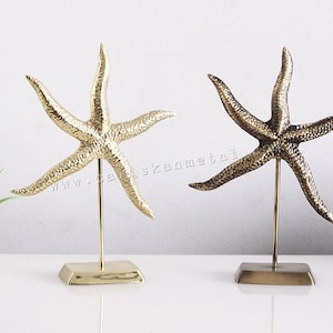 Estrela do mar de latão em suporte, decoração de mesa exclusiva, decoração moderna de peça central de meados do século, escultura decorativa, peça de declaração de escritório para sala de estar