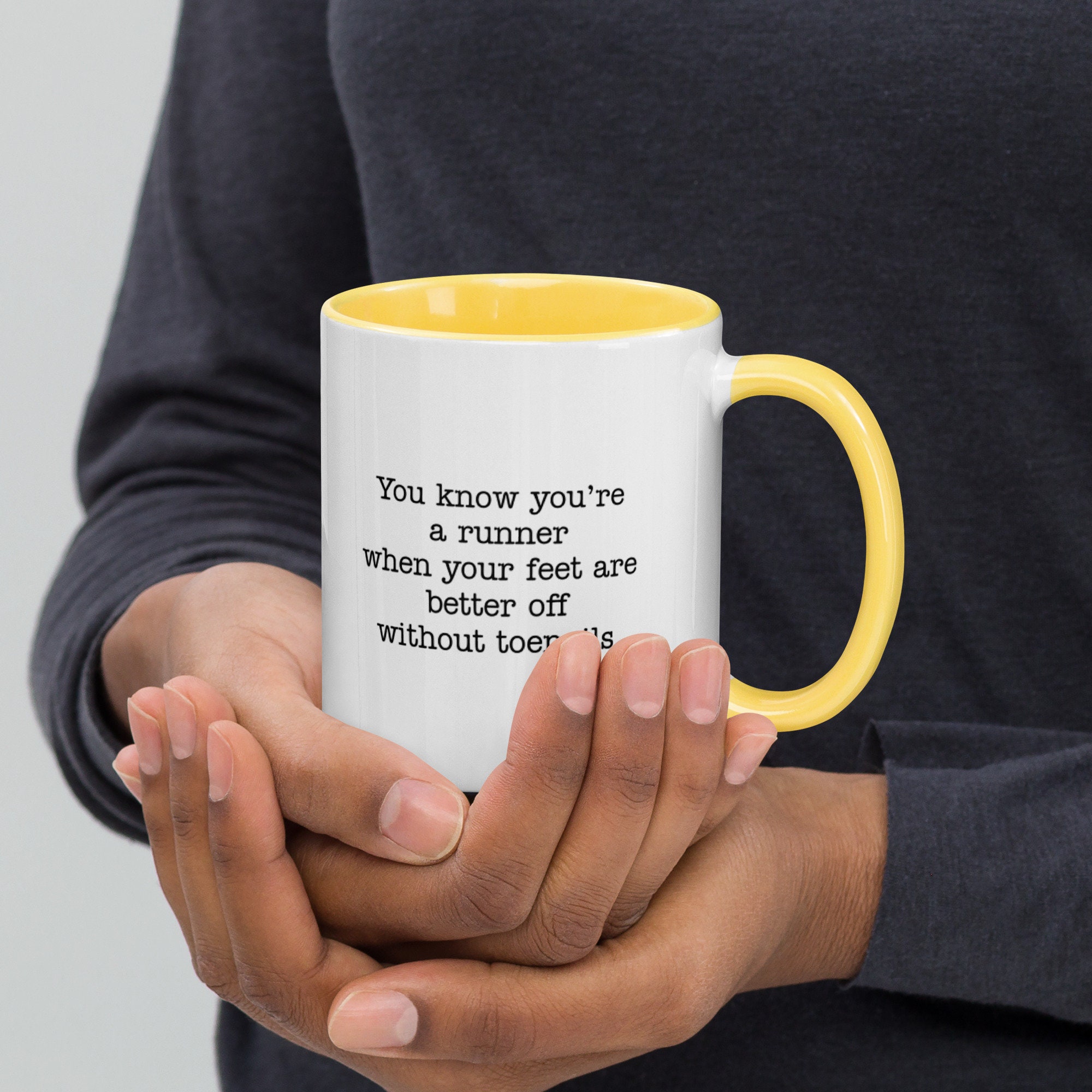 Les Coureurs et Leurs Ongles d'orteils - Mug avec Couleur à L'intérieur