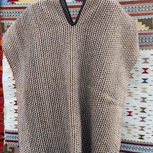 Authentic Mexican poncho, 100% wool, handwoven in oaxaca, México.