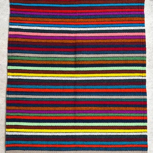 Authentischer Zapotekenteppich, Mehrfarbige Streifen 100% Schafwolle handgewebt in Oaxaca, Mexiko