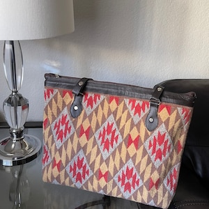 Tote Oaxaqueño, Bolso de mano tejido a mano con lana teñida naturalmente de Oaxaca, México.