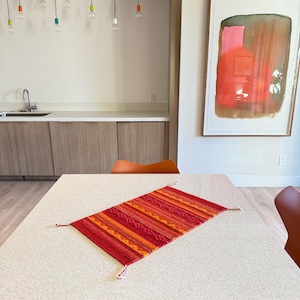 Tapis d'Oaxaca 15 po L X 24 po L. Montagnes et pluie, tissé à la main à Oaxaca par des artisans zapotèques.