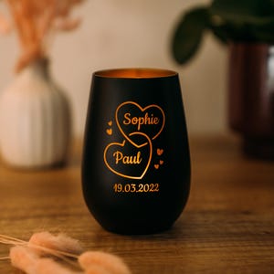 Personalisiertes Windlicht mit Namen & Datum, Hochzeitsgeschenk graviert mit Herzen, Glas Windlicht Paar Geschenk Jahrestag Geschenk Partner