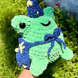 Crocheted Wizard Frog Plush: Magical Toad Stuffed Animal, Cozy Cottagecore Fantasy Toy