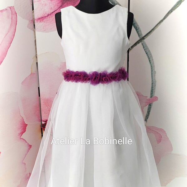 Robe enfant blanche et fleurs roses