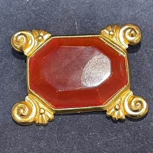 LESLIE BLOCK gold-tone costume brooch with large genuine carnelian square 2” x 3”. Carnelian Brooch | carnelian pin | Antique Brooch.