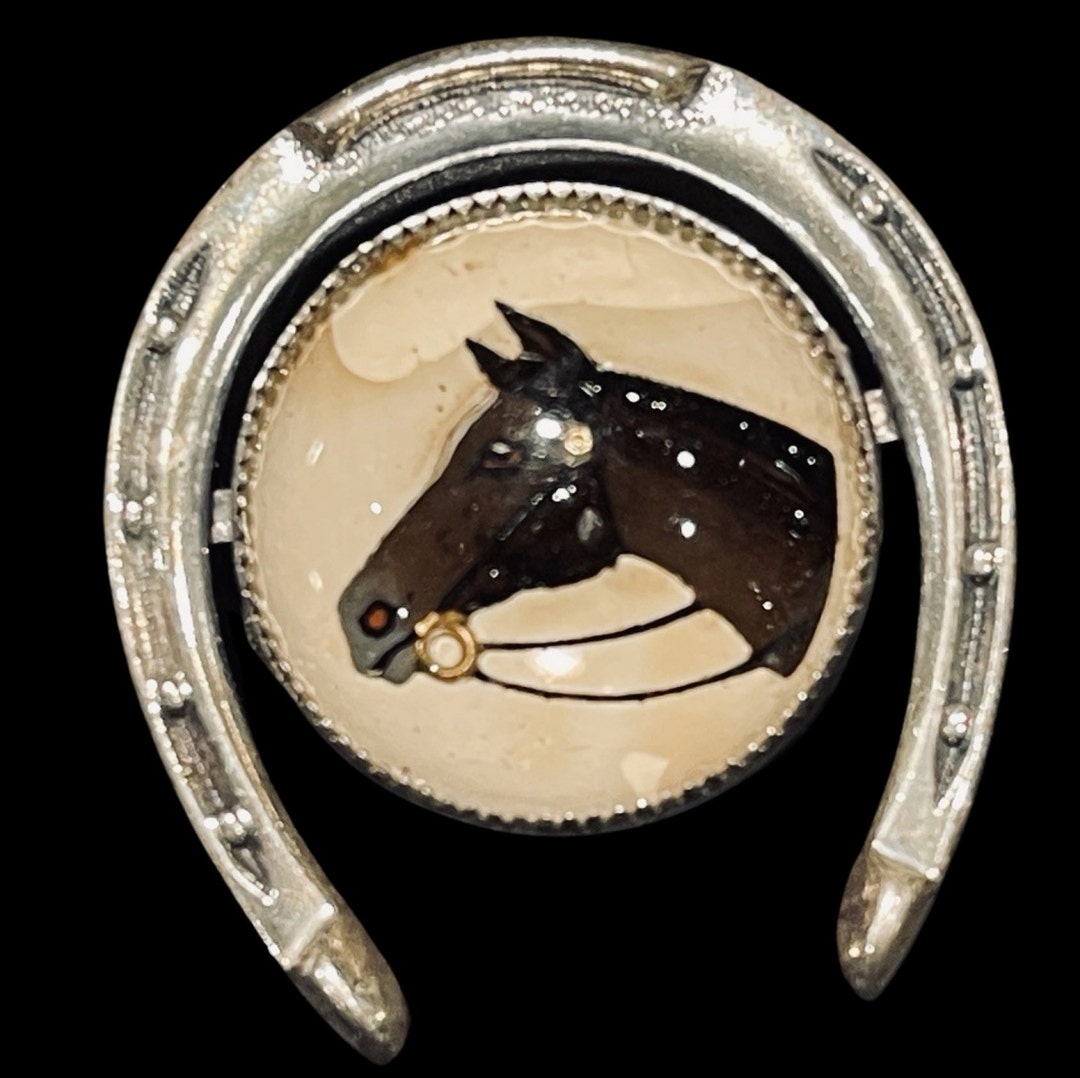 Horseshoe crystal studs