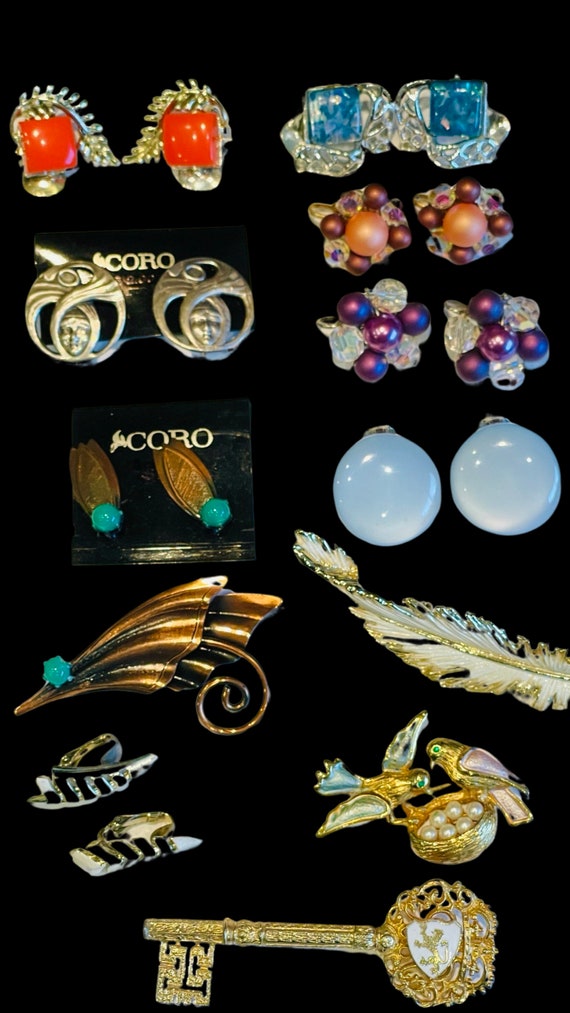 LOT OF 12 CORO Vintage Never Worn brooches and Ea… - image 3