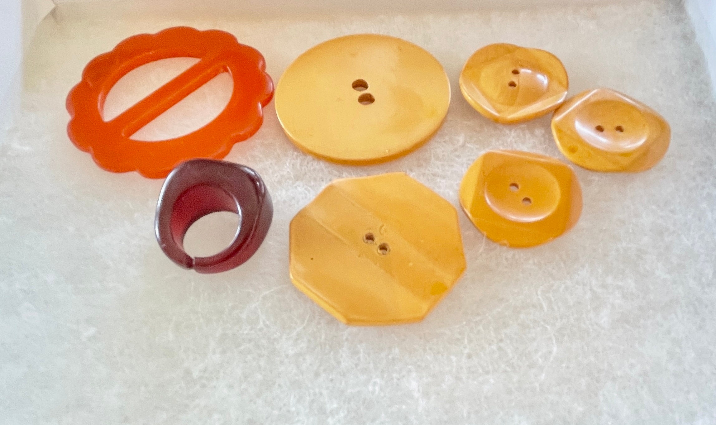 Vintage Bakelite Button Collection: Buckle and Cracked Ring  display picture 2