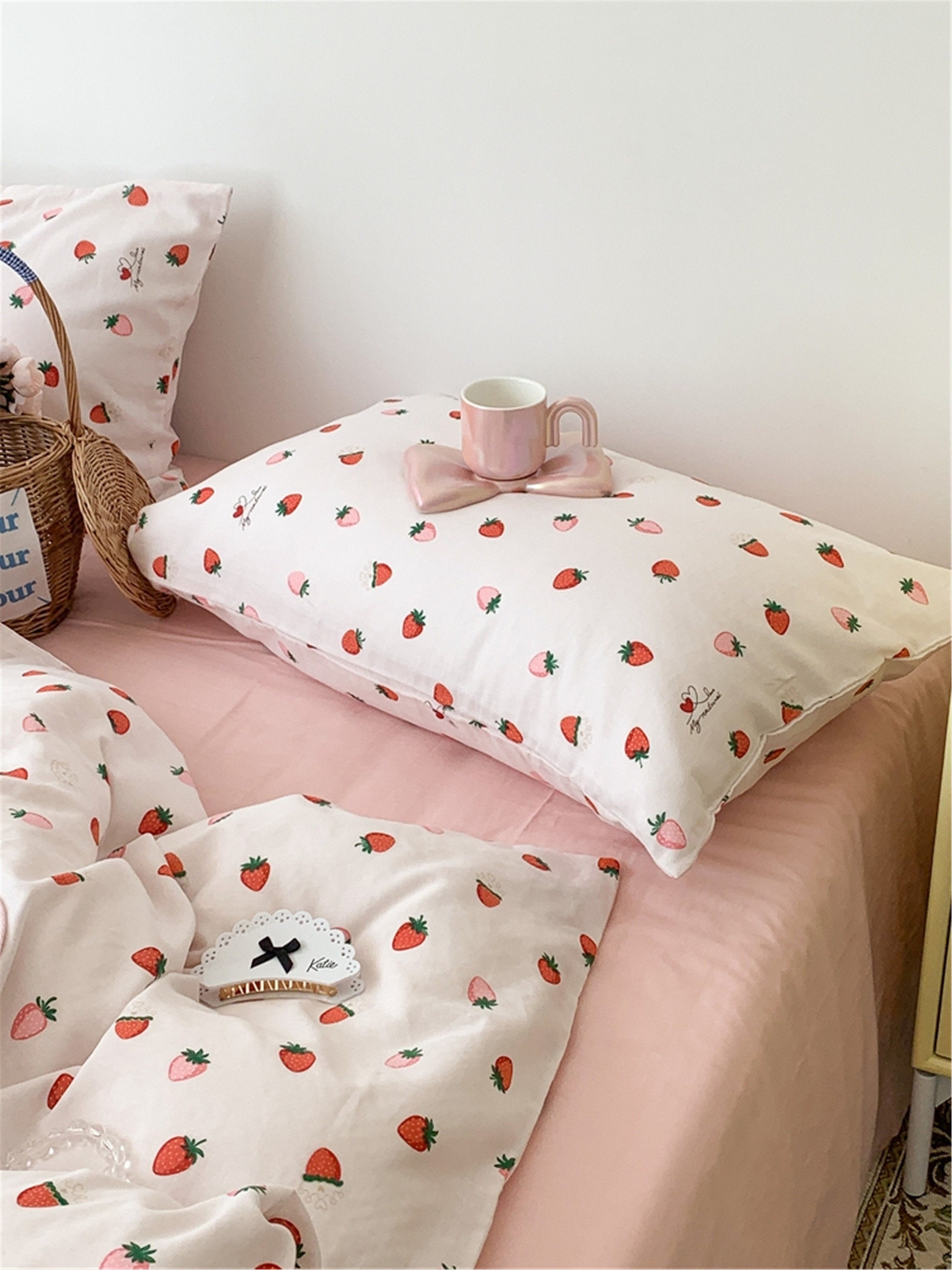 Strawberry Aesthetic Bedding Set  BOOGZEL CLOTHING 🍓 – Boogzel Clothing