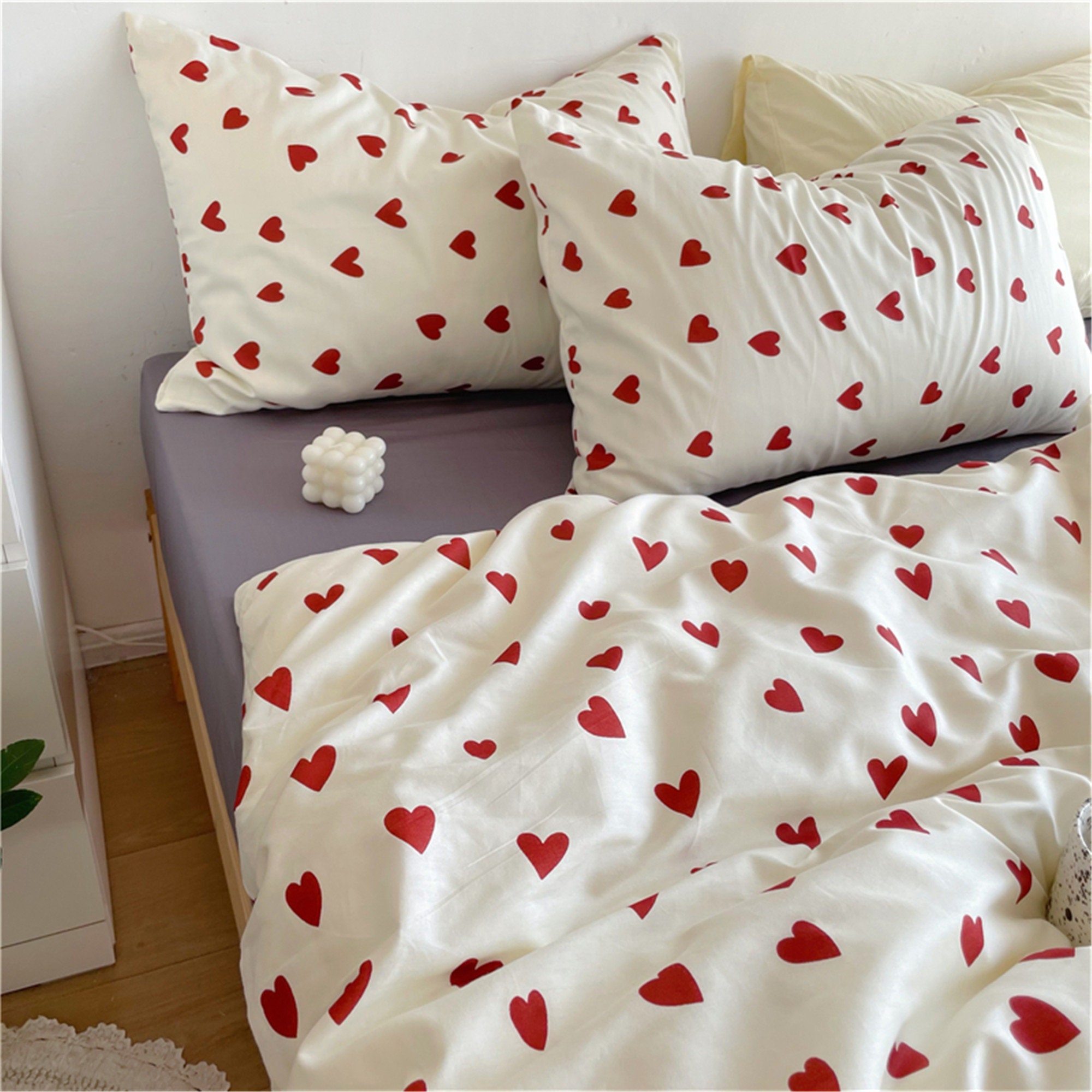 Human Made Cozy Heart Logo Blanket White Red
