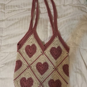 handgemaakte gehaakte draagtas met roze hart (tweedehands)