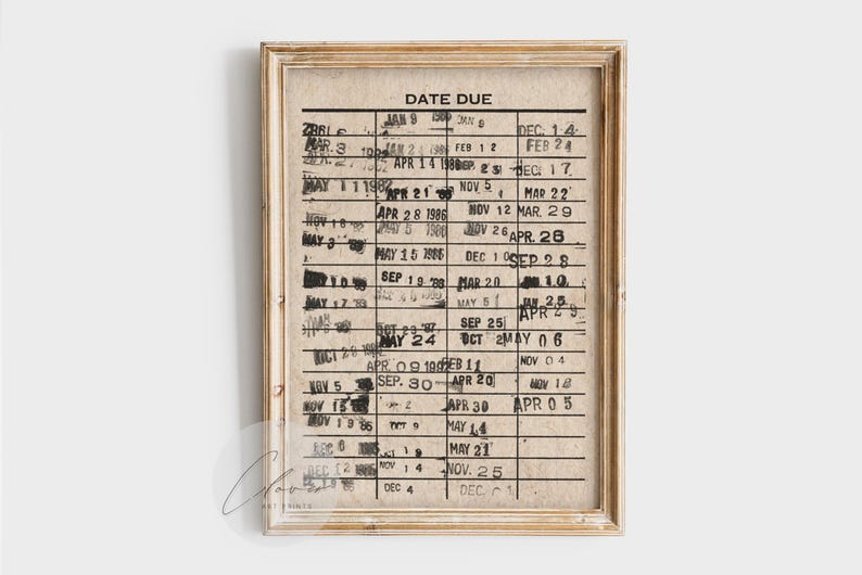 Peut inclure: Une impression encadr&eacute;e de style vintage avec une liste de dates d'&eacute;ch&eacute;ance en noir et blanc. La liste comprend des dates de janvier &agrave; d&eacute;cembre et des ann&eacute;es de 1998 &agrave; 2006.