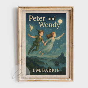 Può includere: Stampa incorniciata di "Peter and Wendy" di J.M. Barrie. L'opera raffigura Peter Pan e Wendy che volano sopra un paesaggio con una nave, sotto un cielo stellato e una luna piena. Il titolo è in alto.