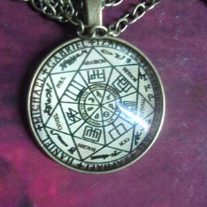 Collier pendentif pentacle protection runes witchy