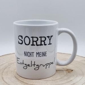 Weiße Kaffeetasse mit lustigem Aufdruck.
