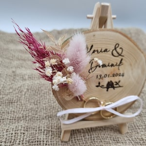 Ringkissen aus Holz mit Trockenblumen Baumscheibe Hochzeit Geschenk zum Jubiläum Trauringhalter mit Trockenblumen pink/rosa